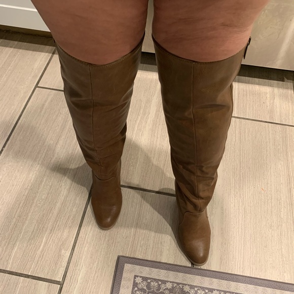 Woman’s high boots - Picture 7 of 8